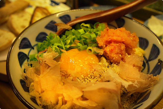 『高菜めんたいこご飯』全部のせ！明太子と高菜と玉子って…聞いただけで美味しいのは確定でしょ！お腹いっぱいだけど、全部はいっちゃったよ！
