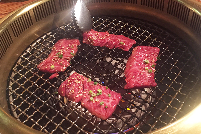 じっくりと焼いていきます。食欲を掻き立てる良い香りがたまらない。。