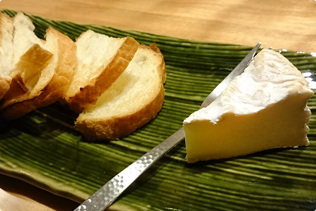 日本酒で自家製ウォッシュチーズ 750円