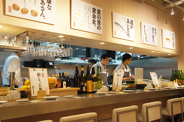 店内にはお店のこだわりが書かれたパネルが飾ってあるドロ！